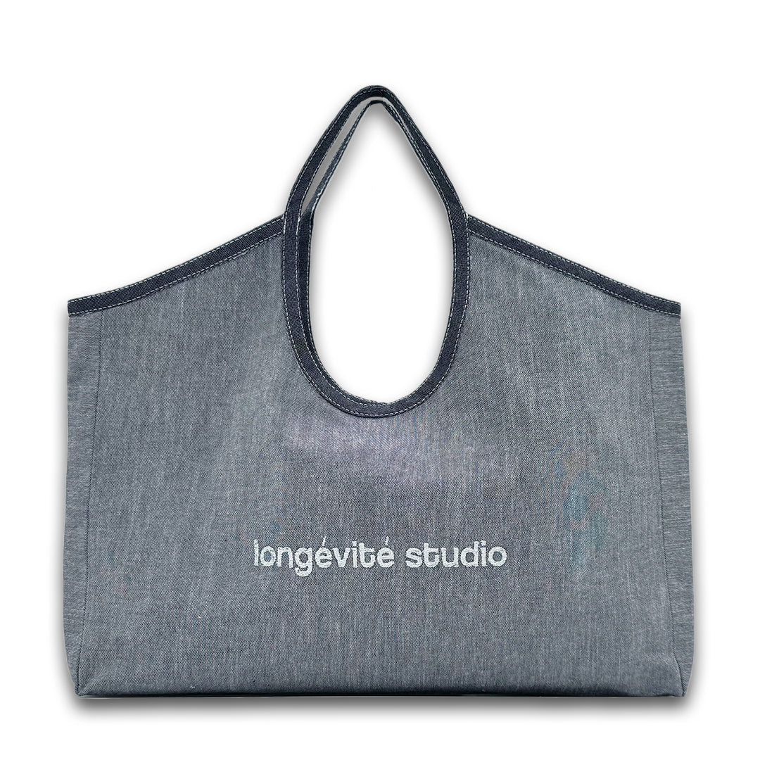 THE HANDHELD ESSENTIAL TOTE