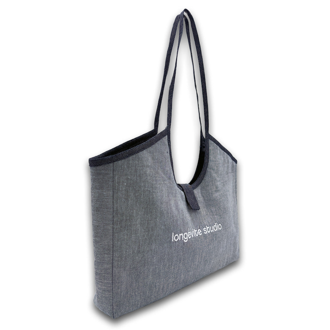 THE ESSENTIAL TOTE